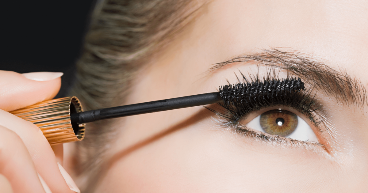 Mit diesem BeautyHack verschmiert Mascara nie wieder!